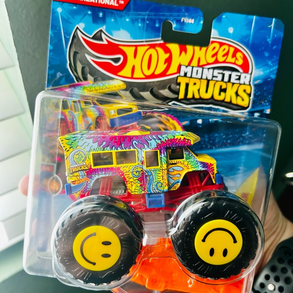 Chase! Hot Wheels Monster Truck Treasure Hunt - Wreckreational ✌🏻☮️💗